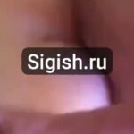 Бул оштук кызды эки бала сигип жатат