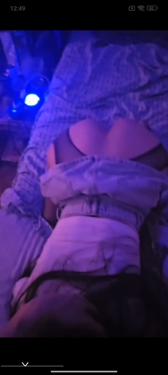 Кыз сонун минет кылып жатат